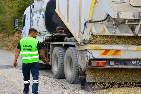İlkadım'da 15 kırsal mahalleye yol yatırımı