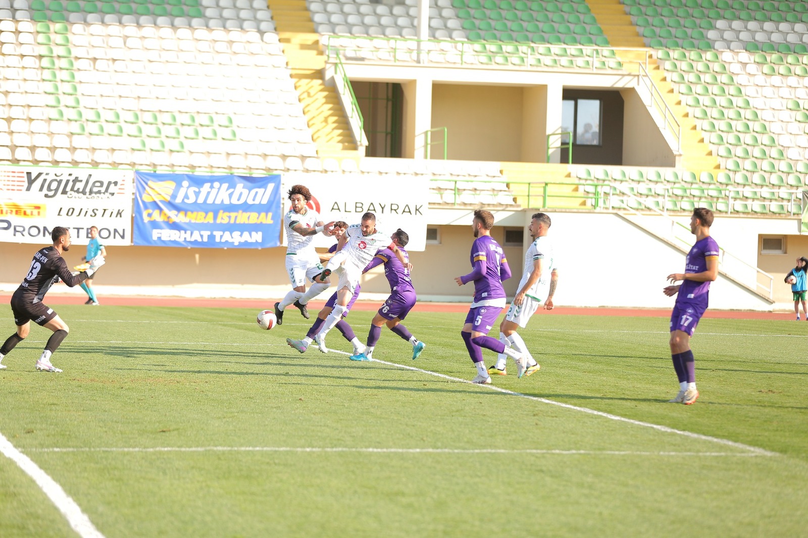 Çarşambaspor liderliği korudu 