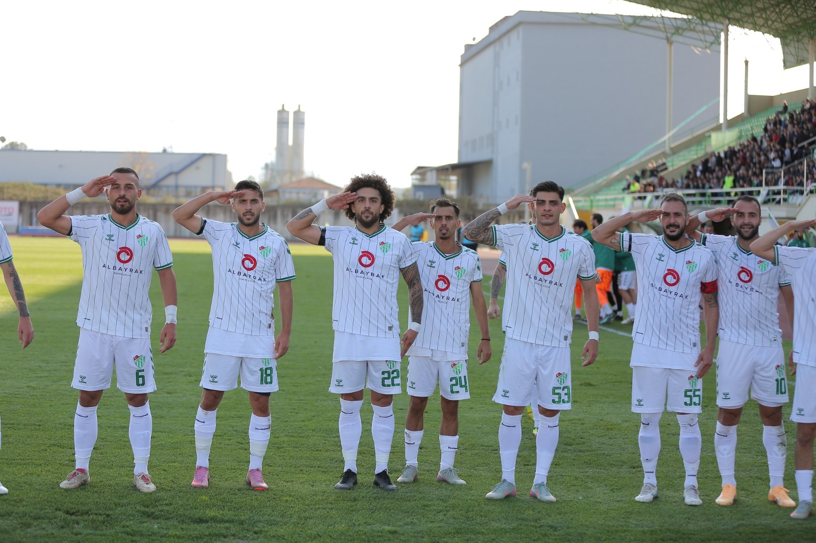 Çarşambaspor liderliği korudu 