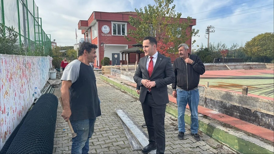 Salıpazarı Kaymakamı Beyazıt, tenis kortu inşaatını inceledi