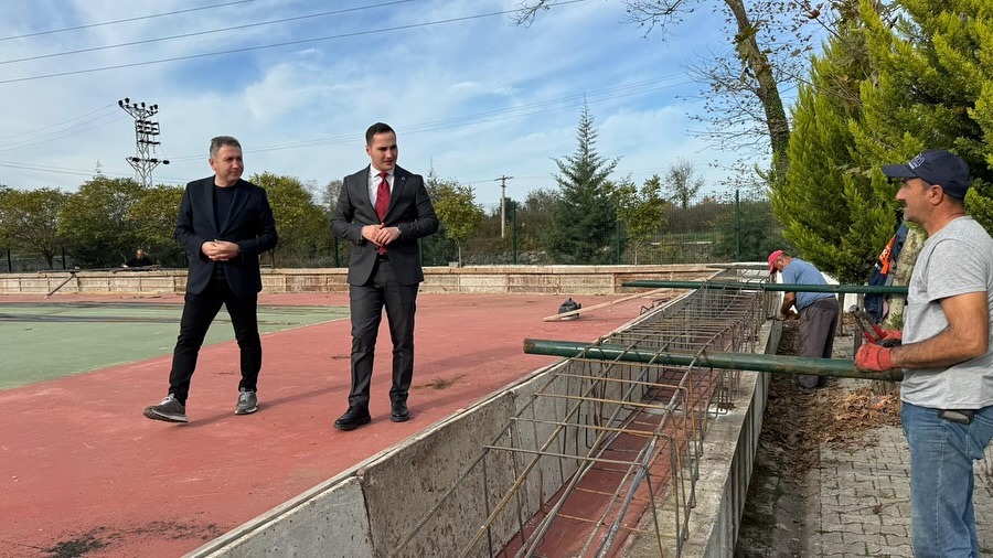 Salıpazarı Kaymakamı Beyazıt, tenis kortu inşaatını inceledi