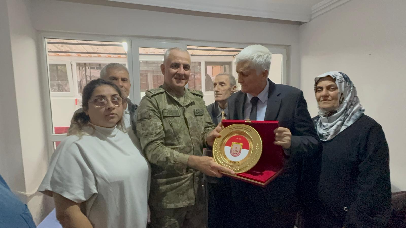 Gazi Tümgeneral Davut Alâ’dan görme engellilere moral desteği