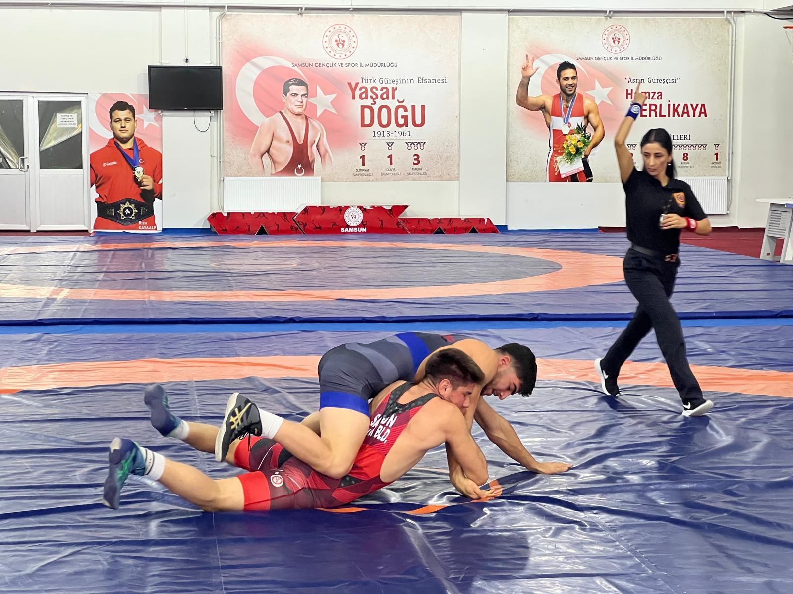 Samsun'da okul sporlarında güreş fırtınası