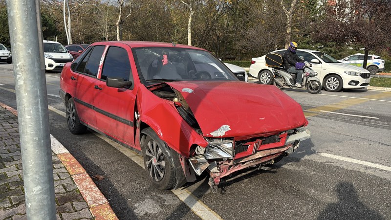 Samsun'da 3 aracın karıştığı kaza: Kavşakta çarpıştılar