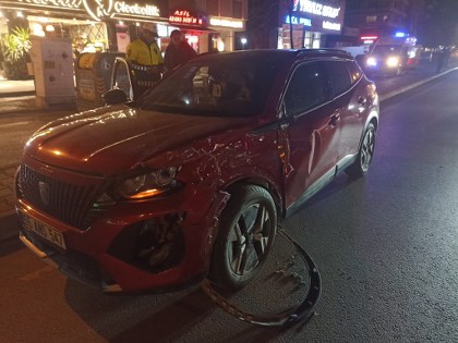 Samsun'da üç aracın karıştığı kaza! 2 yaralı