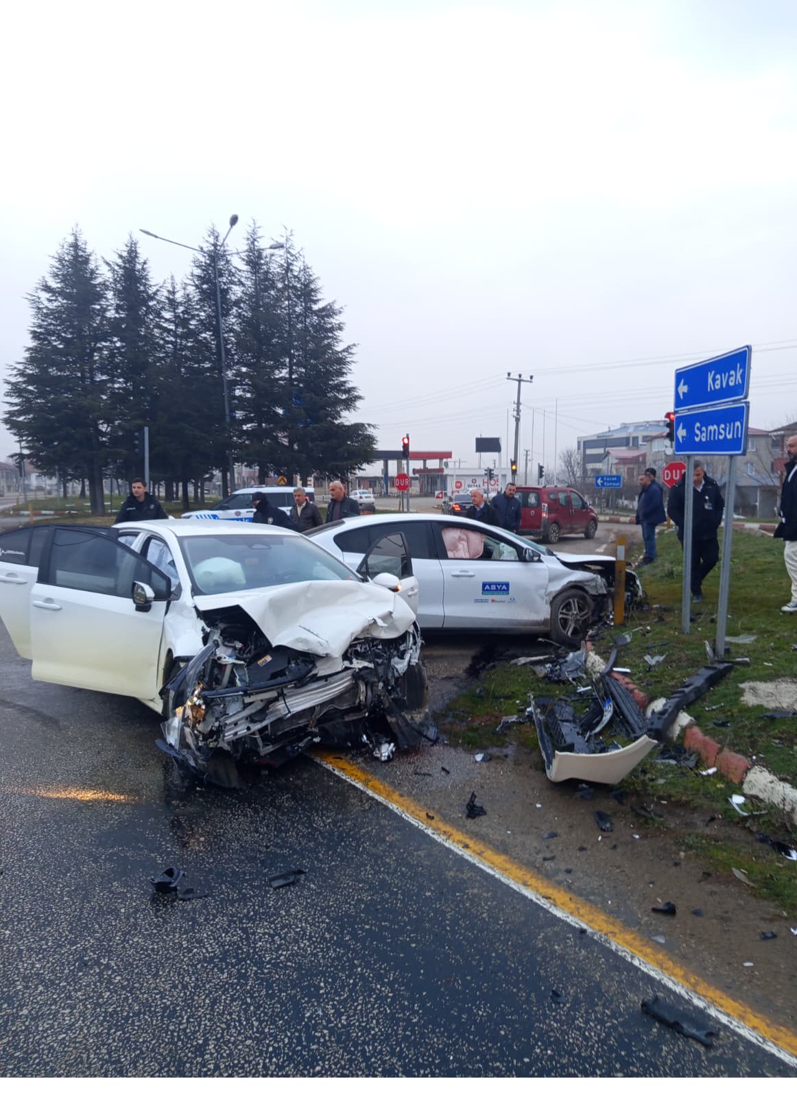 Samsun Ladik'te otomobiller çarpıştı: 3 yaralı 