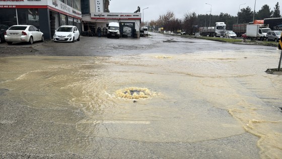 Samsun'da sağanak: Sulama kanalı taştı 