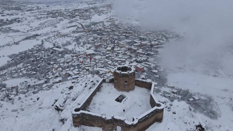 Karadeniz beyaza büründü! Kar yağışı etkili oluyor 
