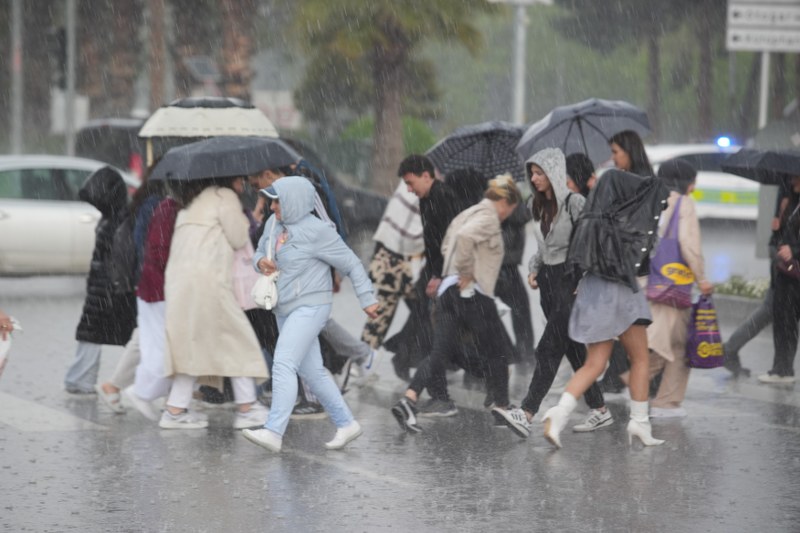 Meteoroloji'den yağmur ve kuvvetli rüzgar uyarısı!
