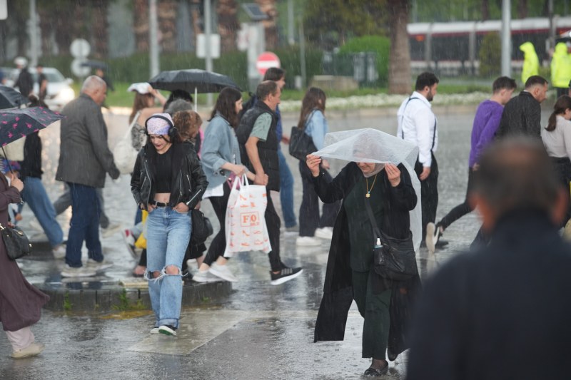 Meteoroloji'den yağmur ve kuvvetli rüzgar uyarısı!