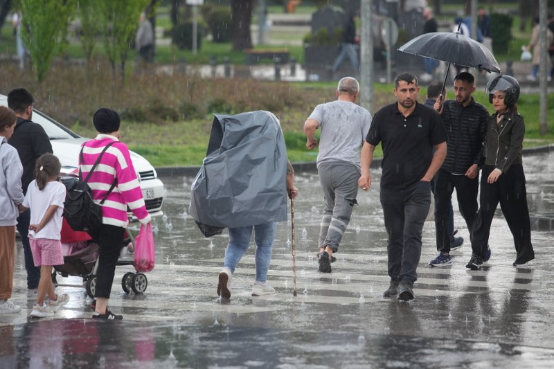 Meteoroloji'den yağmur ve kuvvetli rüzgar uyarısı!