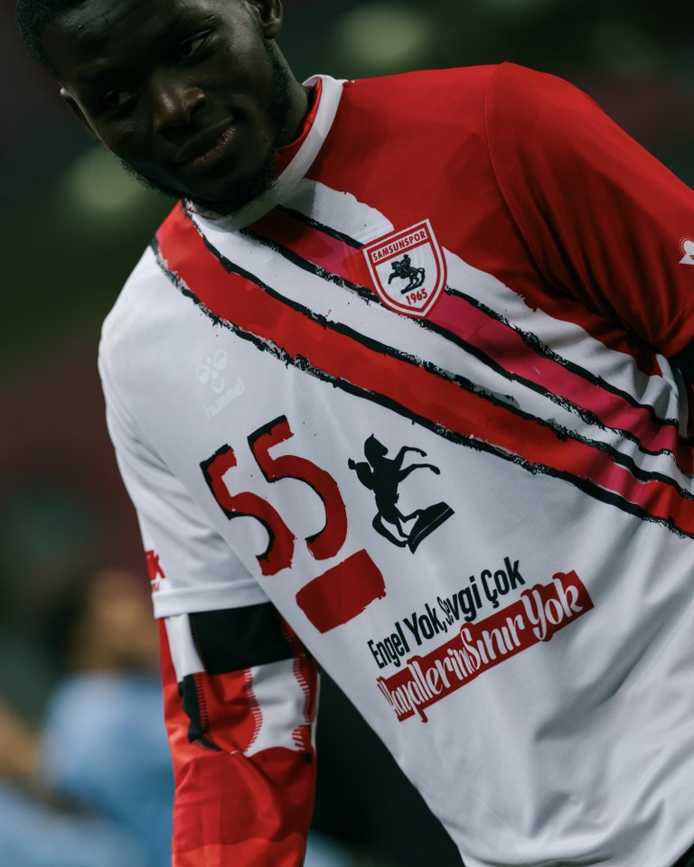 A W590952 05 768X960