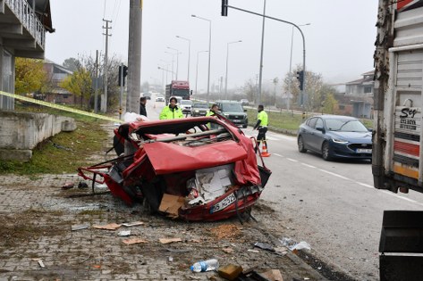 Samsun'da feci kaza: Tofaş kağıt gibi katlandı