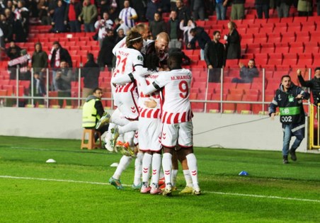 Samsunspor AEK'e yenildi: Maçı kaybetti, umudunu kaybetmedi