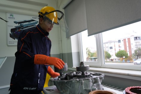 Türkiye'de ilk! Elektrikli Araçlar Eğitim Merkezi Samsun’da açıldı 