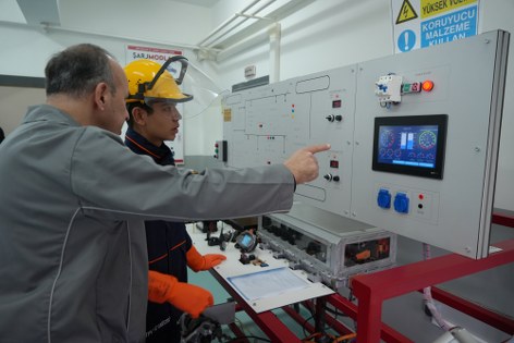 Türkiye'de ilk! Elektrikli Araçlar Eğitim Merkezi Samsun’da açıldı 