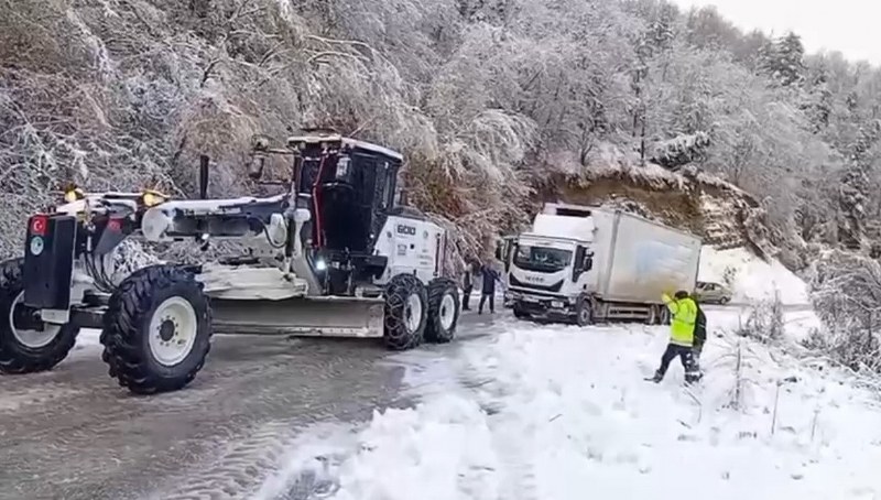 Samsun'un yanı başında yoğun kar: Köy yolları ulaşıma kapandı