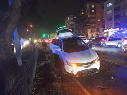 Samsun'da üç aracın karıştığı kaza! 2 yaralı