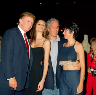 Skandal fotoğraflar ortaya saçıldı! Trump'tan Epstein yorumu
