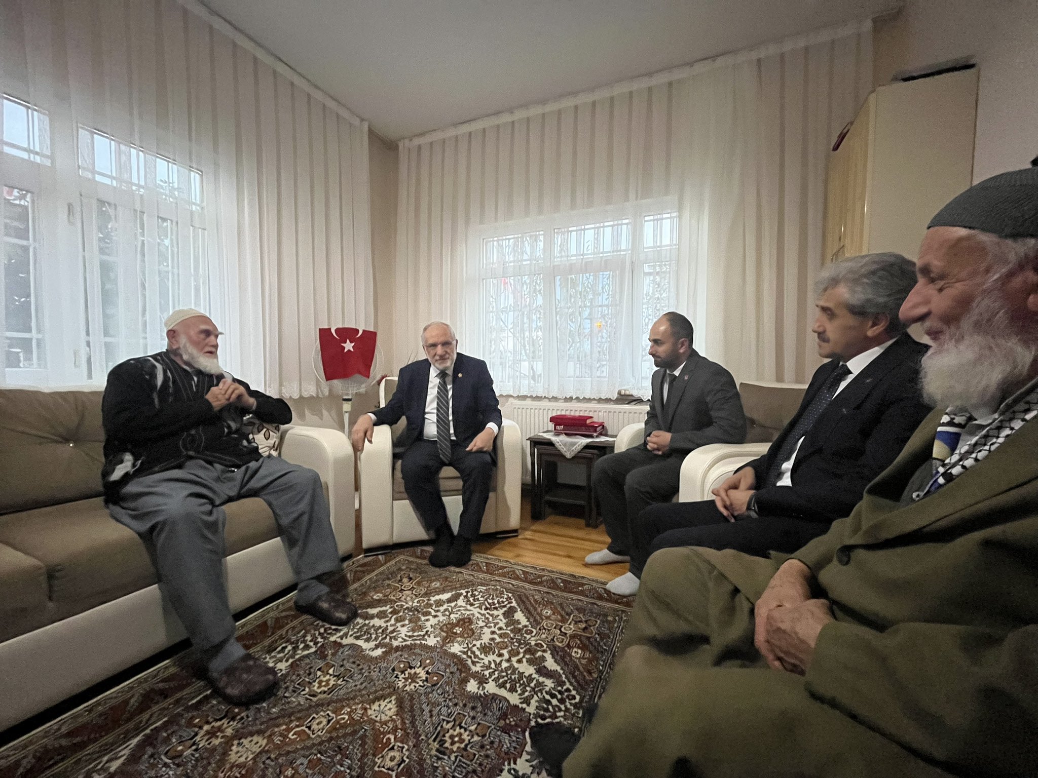 SP'li Mehmet Karaman'dan Samsunlu şehit Emre Altok'un ailesine ziyaret 