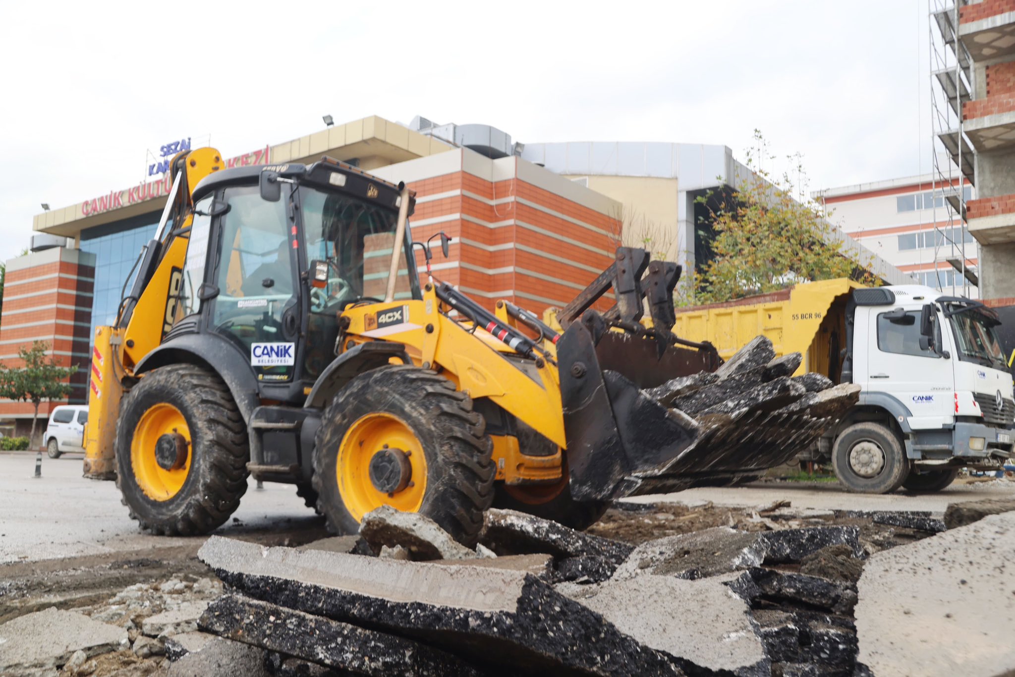 G8 D Ai W9 W U A I9Knq