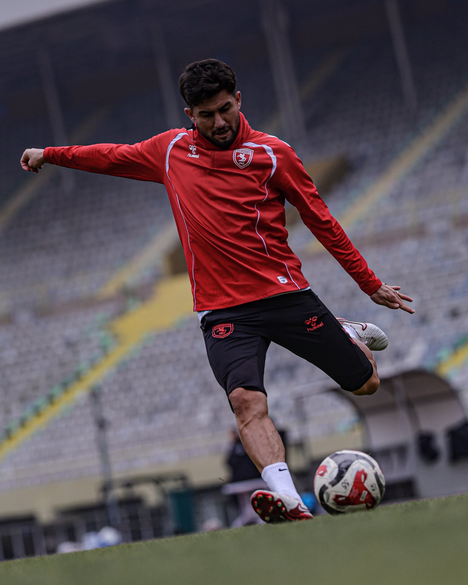 G8O Jx E A W Y A E3 D P M