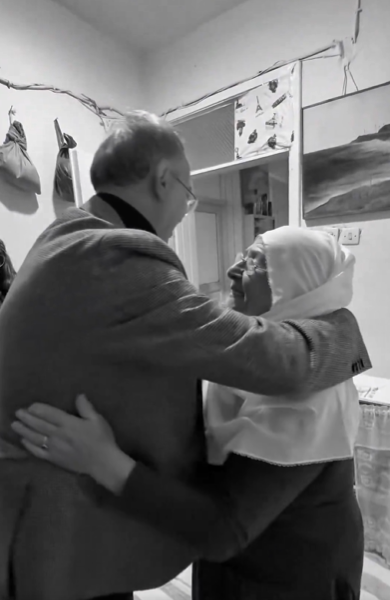 MHP'li İlyas Topsakal’dan komşulara duygu yüklü ziyaret