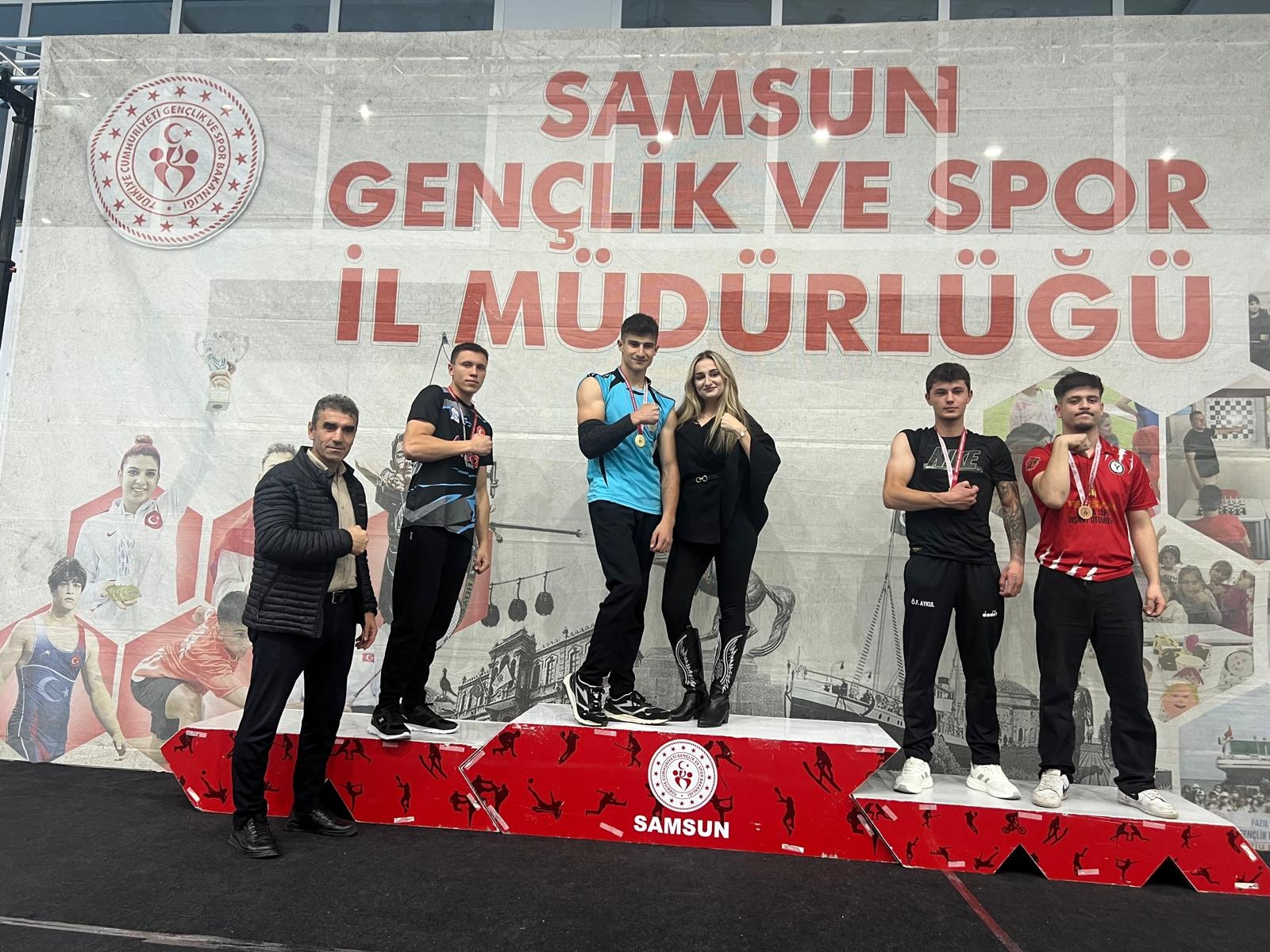 Madalyalar sahibini buldu: Samsun'da bilek güreşinde büyük çekişme