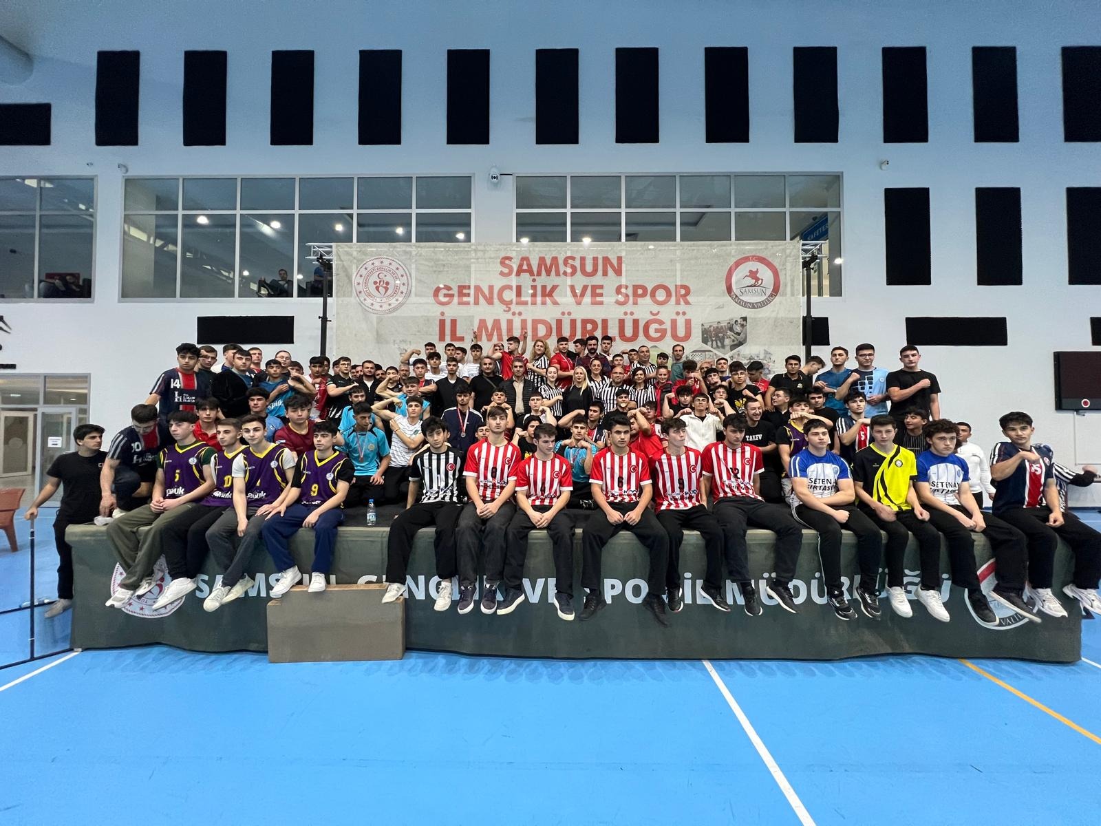 Madalyalar sahibini buldu: Samsun'da bilek güreşinde büyük çekişme