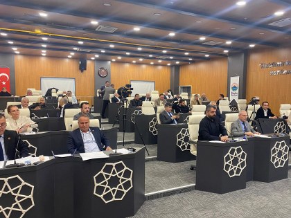 İlkadım Belediye Meclisi'nde "ölü köpekler" gerginliği