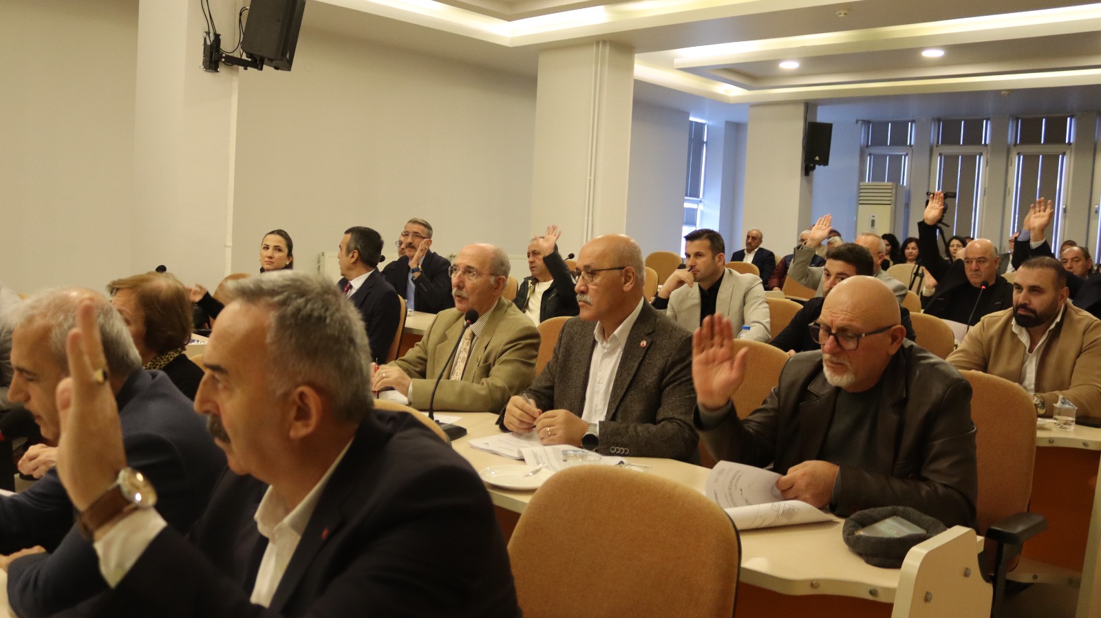 Atakum Meclisi'nde satış, alacak ve ağaç kesimi gündemi 