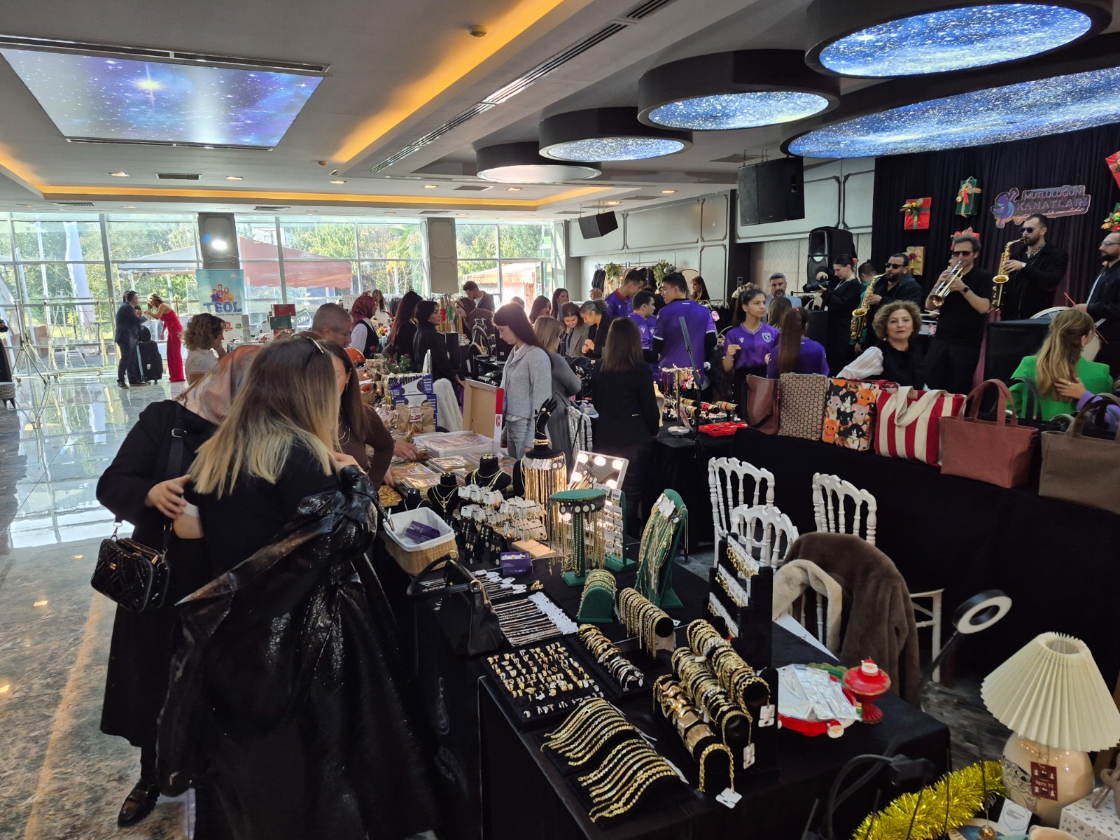 Mutluluğun Kanatları Derneği'nden muhteşem açılış