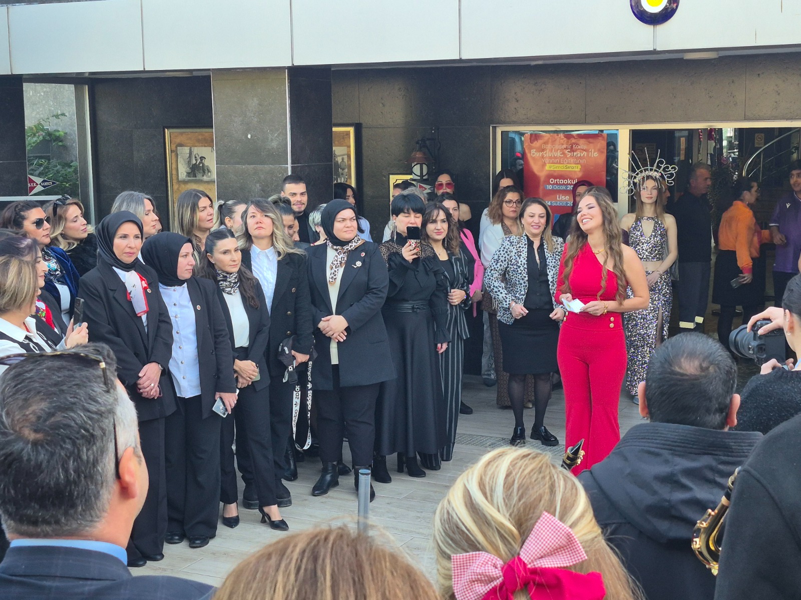 Mutluluğun Kanatları Derneği'nden muhteşem açılış