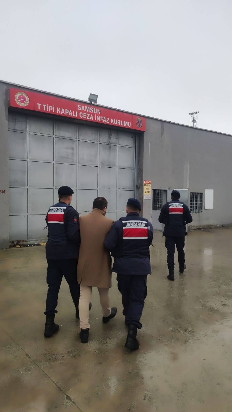 Samsun’da 7 yıl hapisle aranan hükümlü cezaevine teslim edildi