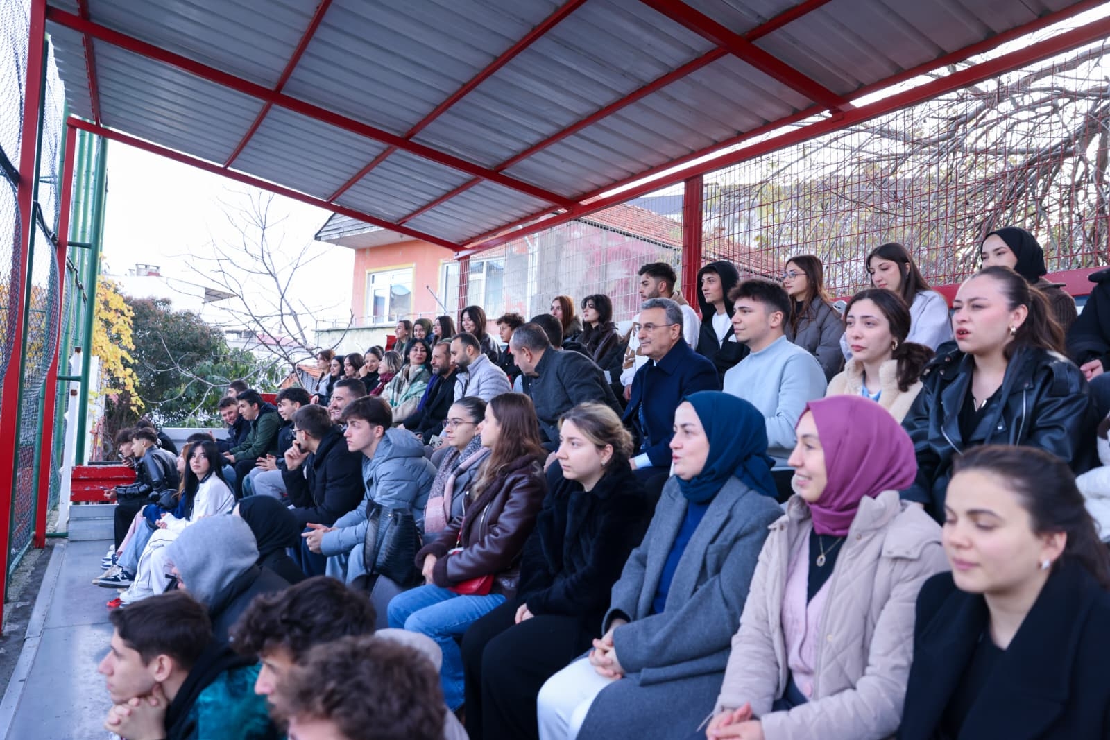 İLKEM’de futbol coşkusu: Kılıçdede şubesi kupayı kaldırdı