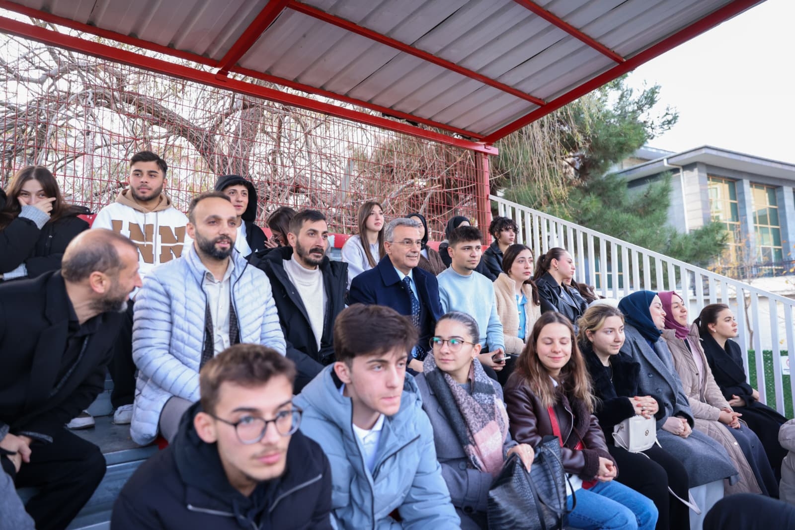 İLKEM’de futbol coşkusu: Kılıçdede şubesi kupayı kaldırdı