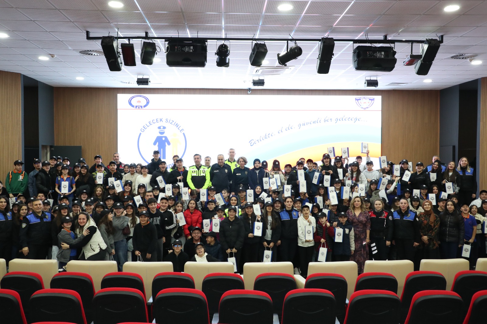 Samsun emniyetinden öğrencilerle kariyer buluşması