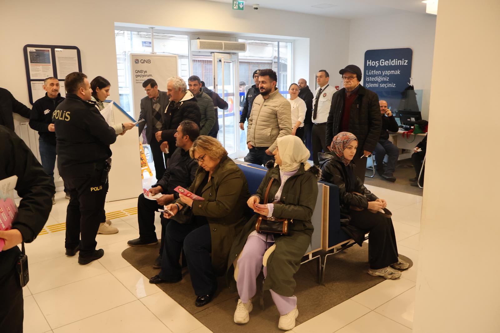 Samsun polisi sahada: Binlerce kişiye dolandırıcılık uyarısı 
