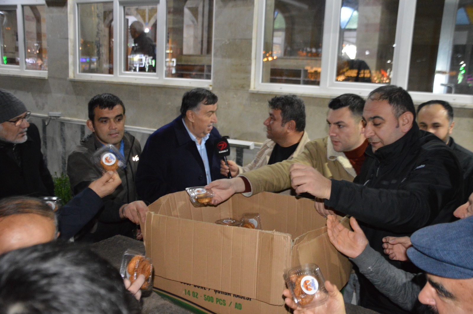 Başkan İkiz, Regaip Kandili'nde vatandaşlarla bir araya geldi 