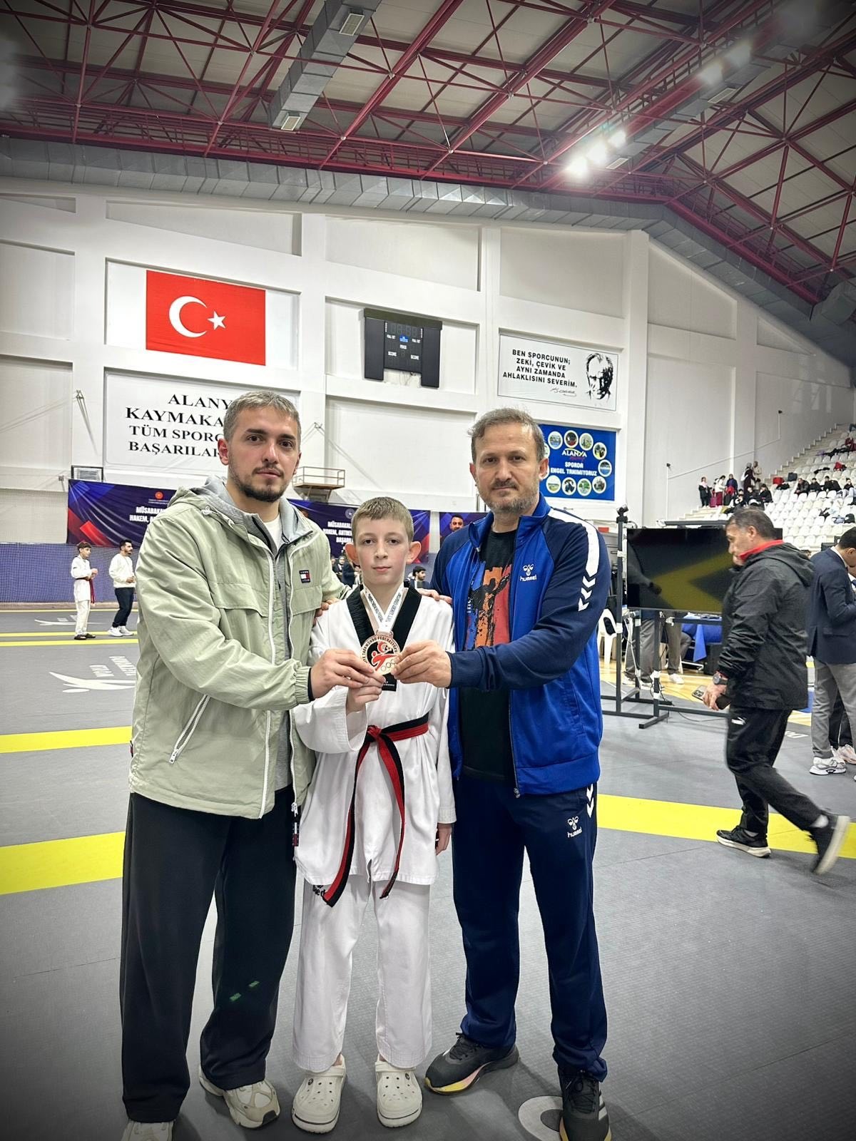 009Db1E0 5718 41Df B1E1 Cdf340F13Bce