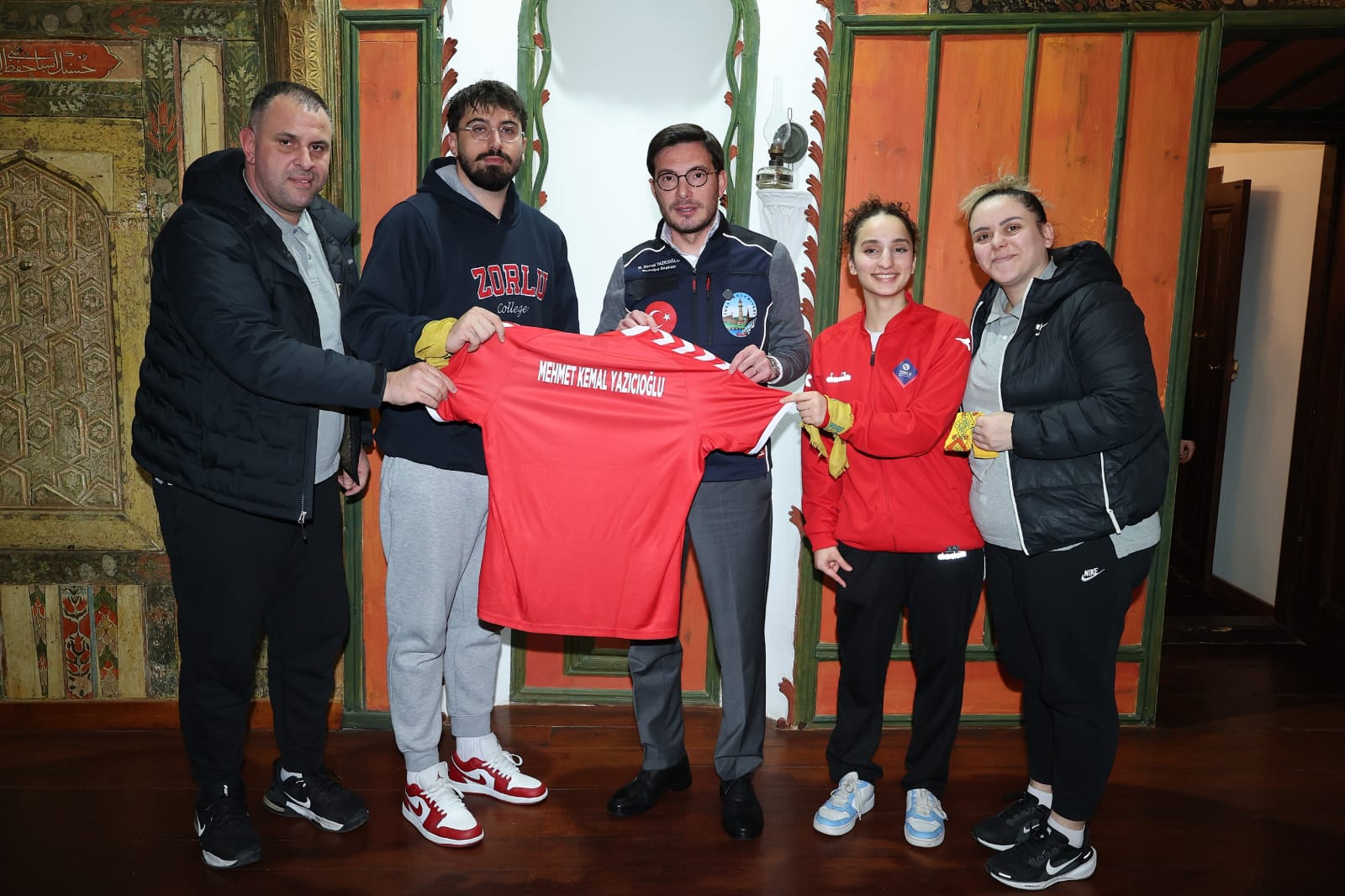 Zorlu'nun devlerinden Yazıcıoğlu'na ziyaret: Başkan makamda ağırladı