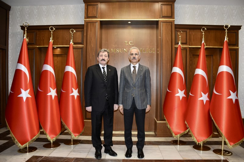 Bakan Uraloğlu'ndan Samsun turu: İstiklal Meydanı'nı inceledi