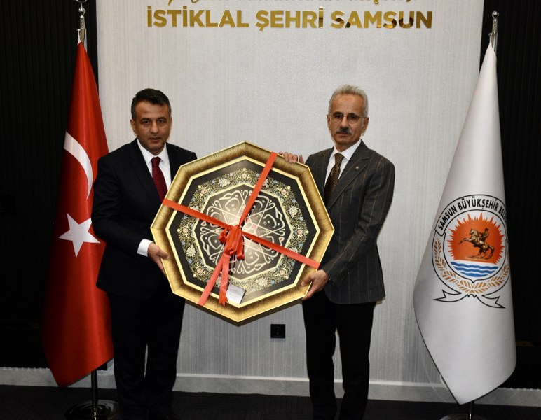 Bakan Uraloğlu'ndan Samsun turu: İstiklal Meydanı'nı inceledi