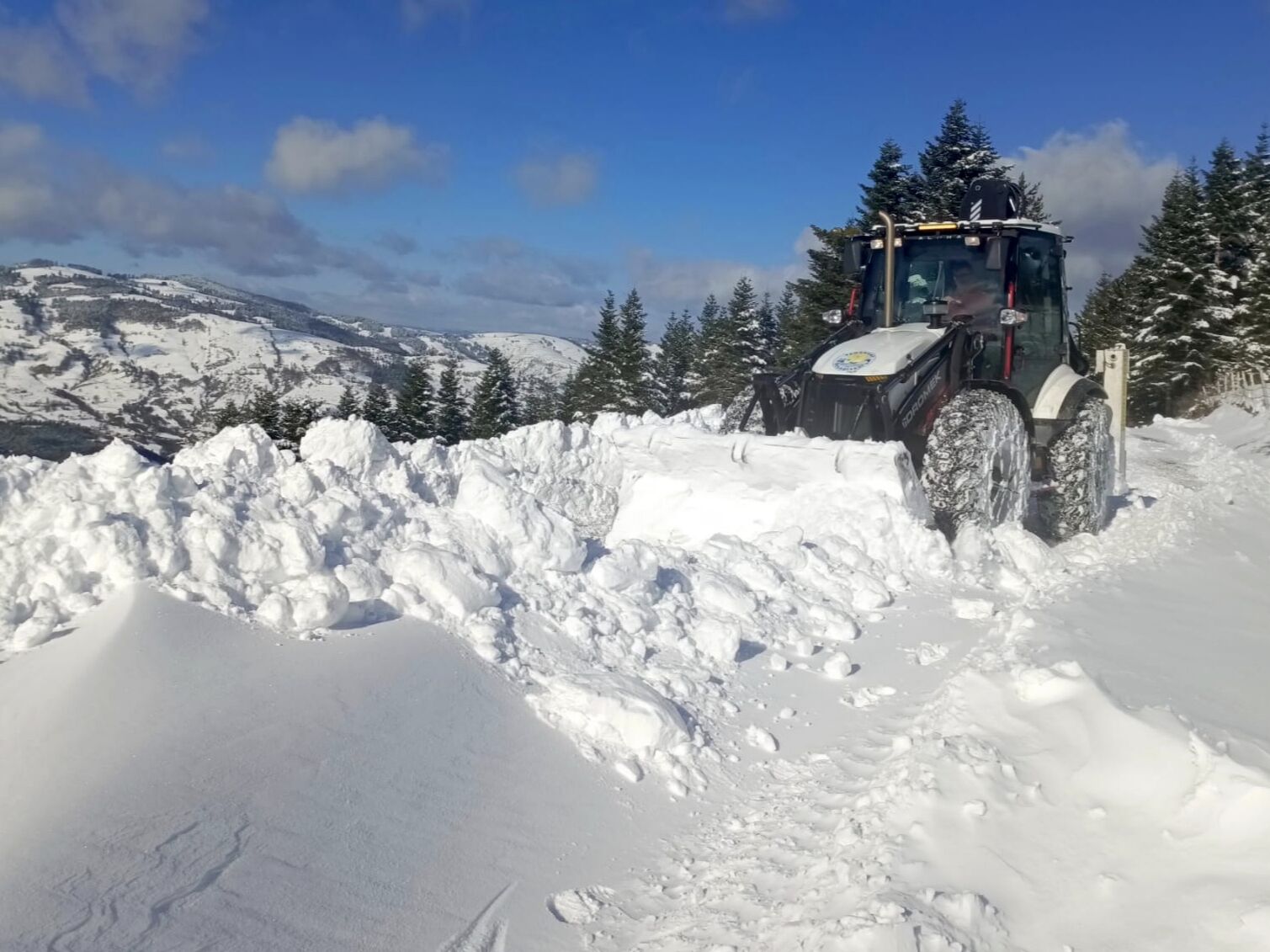 Yakakent'te aralıksız kar mesaisi! 