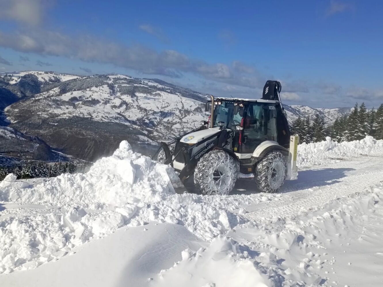 Yakakent'te aralıksız kar mesaisi! 