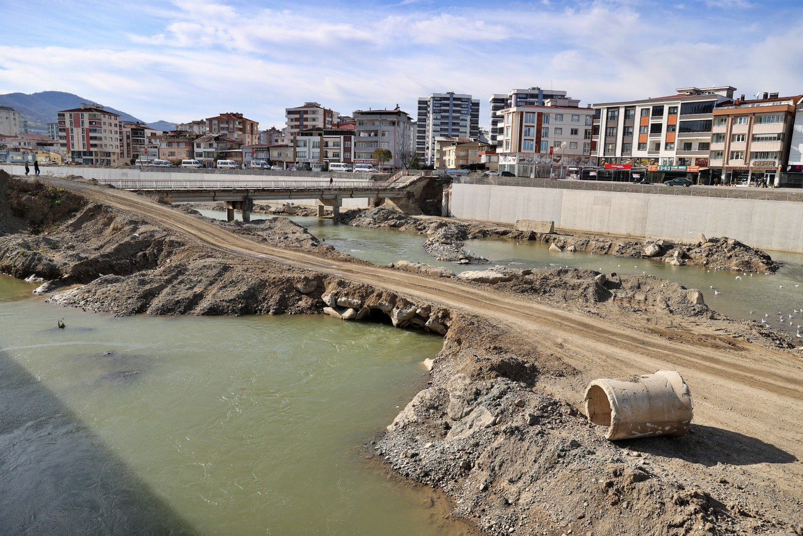 A A 20260129 40401899 40401897 D S I G E N E L M U D U R U B A L T A S A M S U N D A K I Y A T I R I M L A R I I N C E L E D I 1600X1067