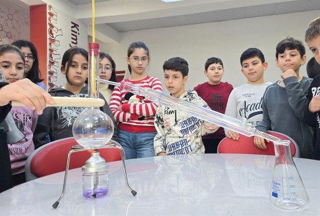 Canik’ten geleceğe tatırım: 206 bin genç bilimle yetişiyor