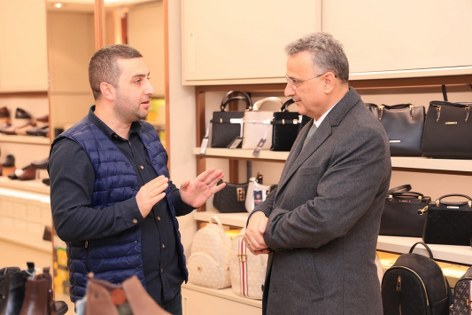 Başkan İhsan Kurnaz İstiklal Caddesi’nde esnafın taleplerini dinledi 