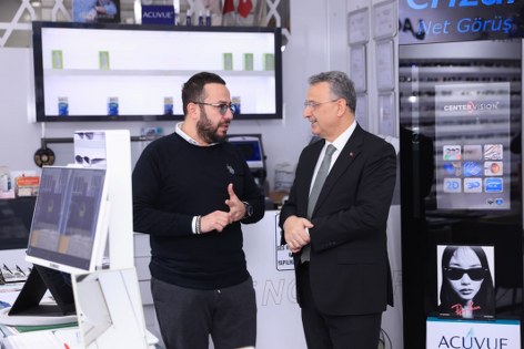 Başkan İhsan Kurnaz İstiklal Caddesi’nde esnafın taleplerini dinledi 