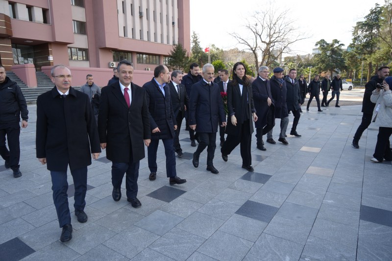 Bakan Uraloğlu'ndan Samsun turu: İstiklal Meydanı'nı inceledi